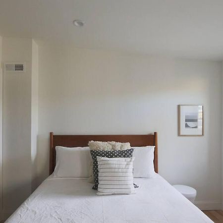Large 2 Bdr With Deck Hosted By Stayrafa Philadelphia Exteriör bild