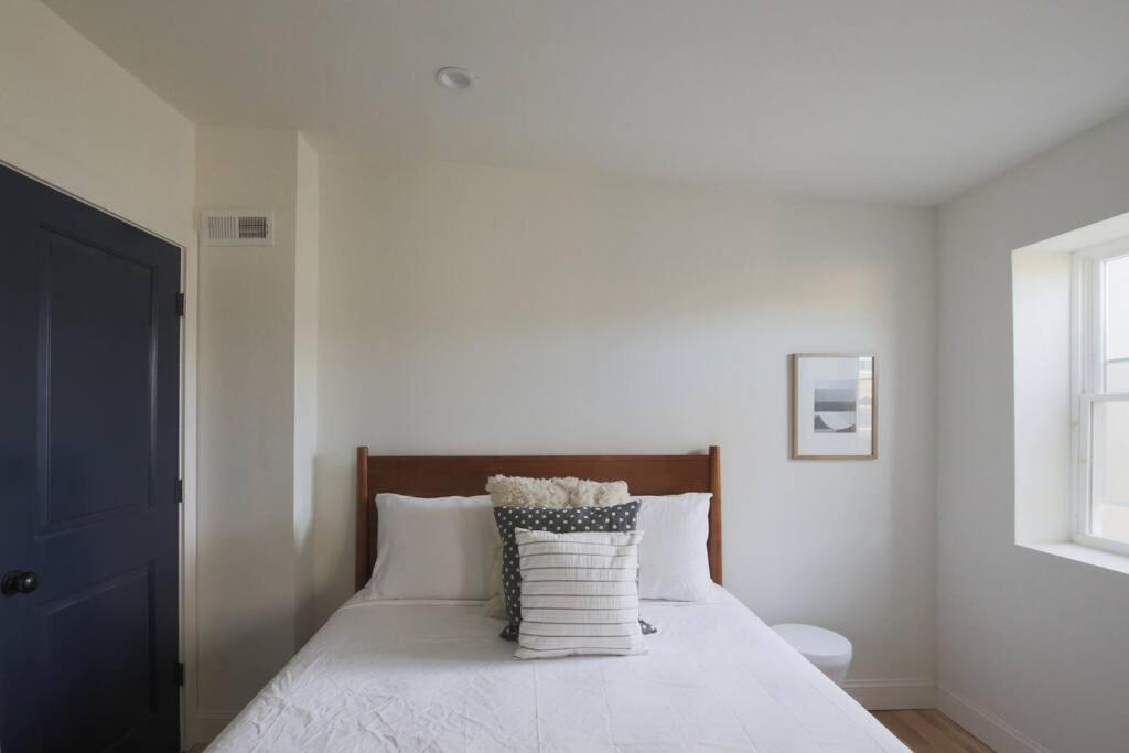 Large 2 Bdr With Deck Hosted By Stayrafa Philadelphia Exteriör bild