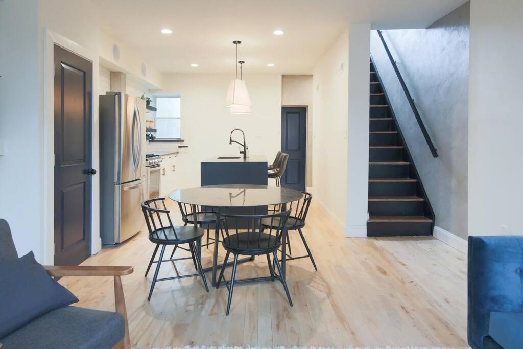Large 2 Bdr With Deck Hosted By Stayrafa Philadelphia Exteriör bild