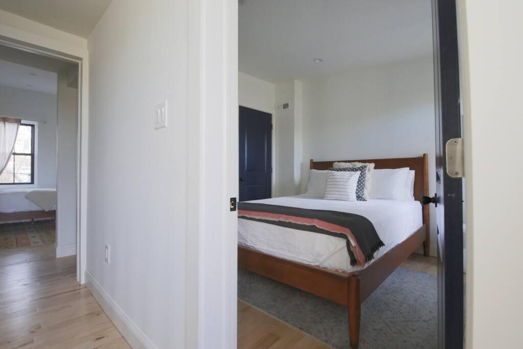 Large 2 Bdr With Deck Hosted By Stayrafa Philadelphia Exteriör bild
