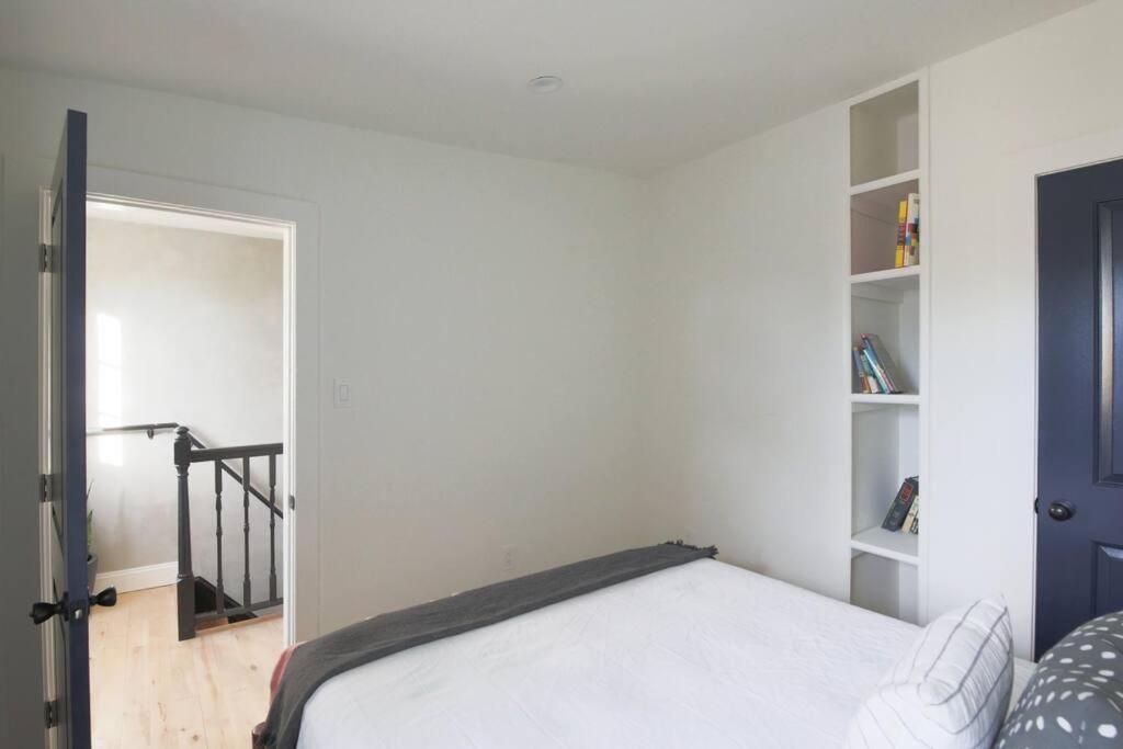 Large 2 Bdr With Deck Hosted By Stayrafa Philadelphia Exteriör bild